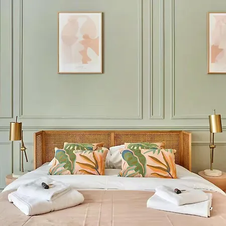Luxury Air-conditioned Apartment, Champs-elysees Apartman *