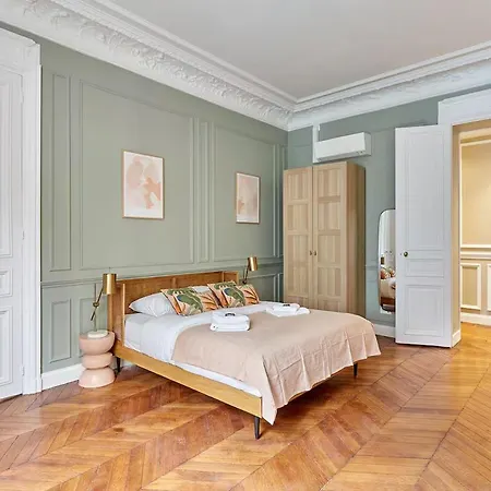 Apartman Luxury Air-conditioned Apartment, Champs-elysees