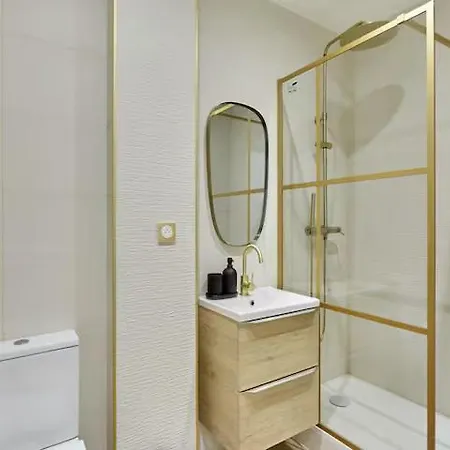Apartman Luxury Air-conditioned Apartment, Champs-elysees *