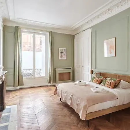 Apartman Luxury Air-conditioned Apartment, Champs-elysees *