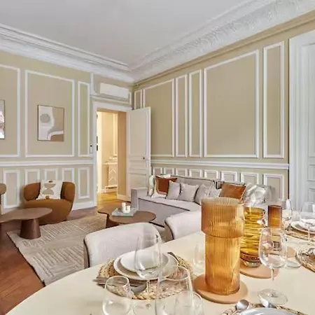Luxury Air-conditioned Apartment, Champs-elysees Paris