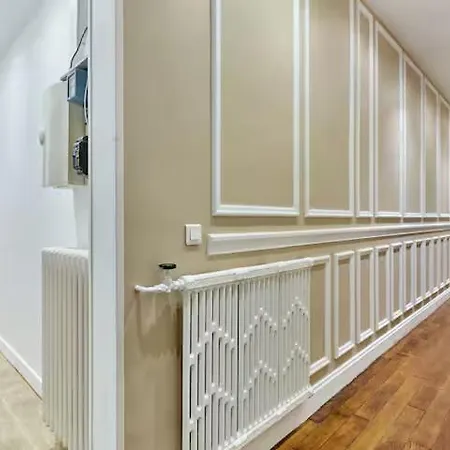 Luxury Air-conditioned Apartment, Champs-elysees