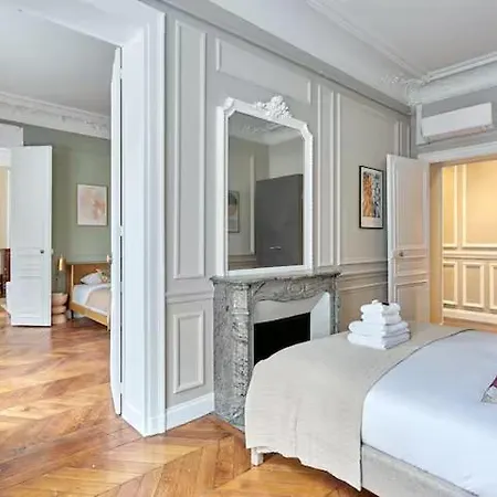 Luxury Air-conditioned Apartment, Champs-elysees Apartman *